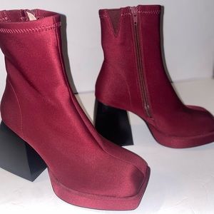 New Jeffrey Campbell Dauphin Wine Square
Toe Boot size 7
